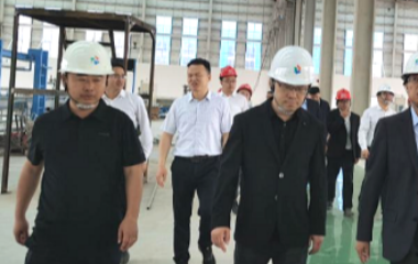 四川省宜賓市南溪區(qū)委書記劉剛一行蒞臨遠東宜賓智能產(chǎn)業(yè)園調(diào)研指導