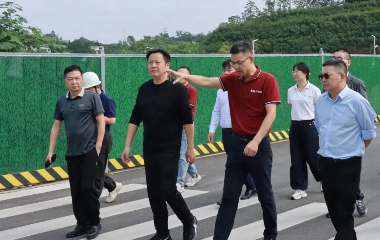 三江新區(qū)（臨港經(jīng)開區(qū)）黨工委委員、南溪經(jīng)開區(qū)管委會主任李勇率隊調研遠東股份宜賓智能產業(yè)園